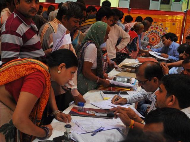 People attend a Lok adalat held in the corridors of the district court complex in Indore, India.(Shankar Mourya/HT file photo) People attend a Lok adalat held in the corridors of the district court complex in Indore, India.(Shankar Mourya/HT file photo)