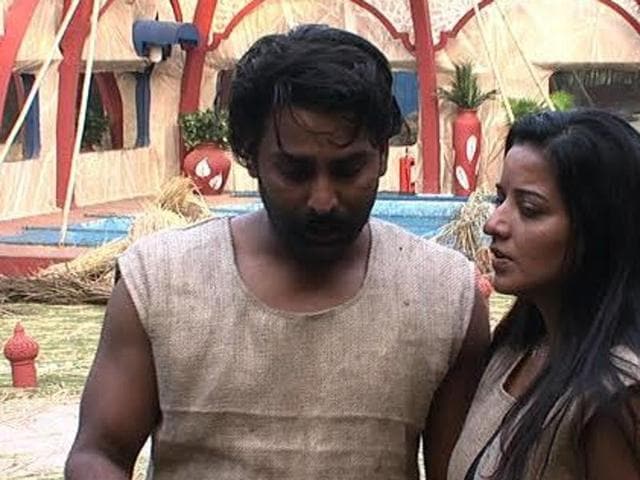 Manveer Gujjar wants to quit Bigg Boss after a fight with Manu. He even refuses to talk to Bigg Boss. Manveer Gujjar wants to quit Bigg Boss after a fight with Manu. He even refuses to talk to Bigg Boss.