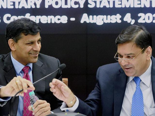 Former RBI governor Raghuram Rajan with the present governor Urjit Patel. Former Rajan didn’t think much of demonetisation and said there are other ways of tackling black money.(PTI file photo)