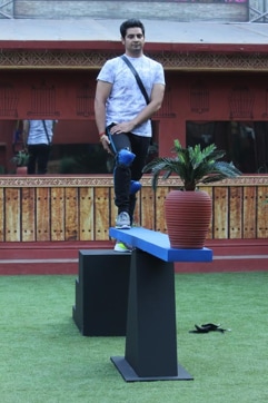 Karan during the task. (COLORS) Karan during the task. (COLORS)