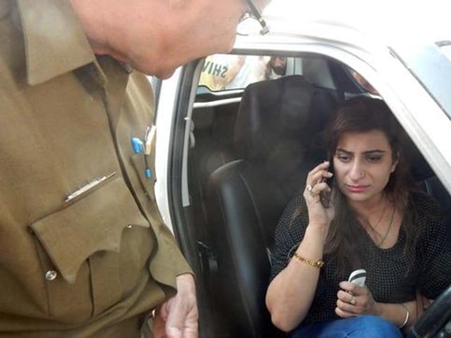 Accused Preeti Sitting in her car and damaged car on the highway. (HT File Photo) Accused Preeti Sitting in her car and damaged car on the highway. (HT File Photo)