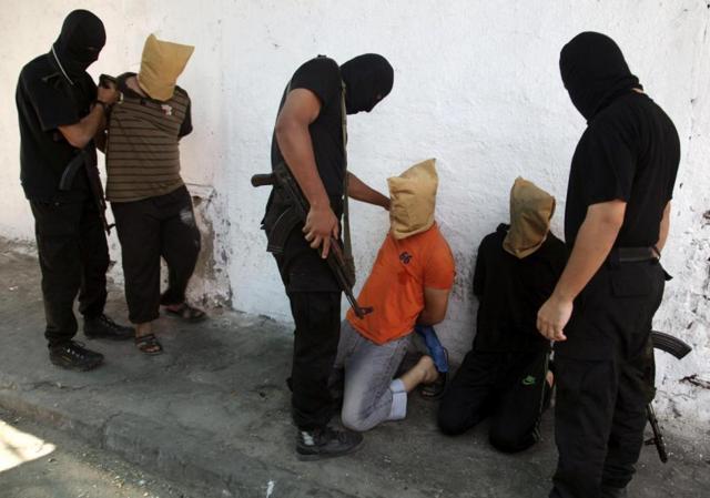 Islamic State has executed another 42 people from local tribes, Iraqi intelligence officers said. Those people were also caught with SIM cards. (Reuters File Photo)