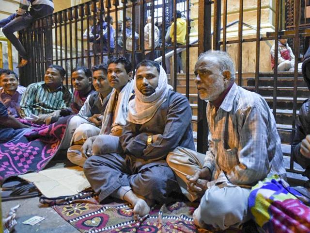 People who have weddings scheduled can withdraw Rs 2.5 lakh from one bank account in the family: father, mother, bride or groom. People will have to self-declare that money will withdrawn from only one account in the family. (Arun Sharma/HT PHOTO) People who have weddings scheduled can withdraw Rs 2.5 lakh from one bank account in the family: father, mother, bride or groom. People will have to self-declare that money will withdrawn from only one account in the family. (Arun Sharma/HT PHOTO)