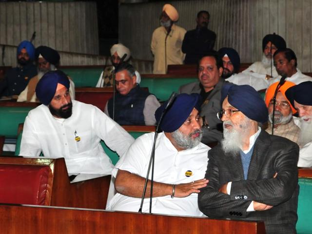 Deputy CM Sukhbir Badal talks to CM Parkash Singh Badal as revenue minister Bikram Singh Majithia (left) and others also seen during the special session at the Punjab Vidhan Sabha in Chandigarh on Wednesday, November 16.(Keshav Singh/HT Photo)