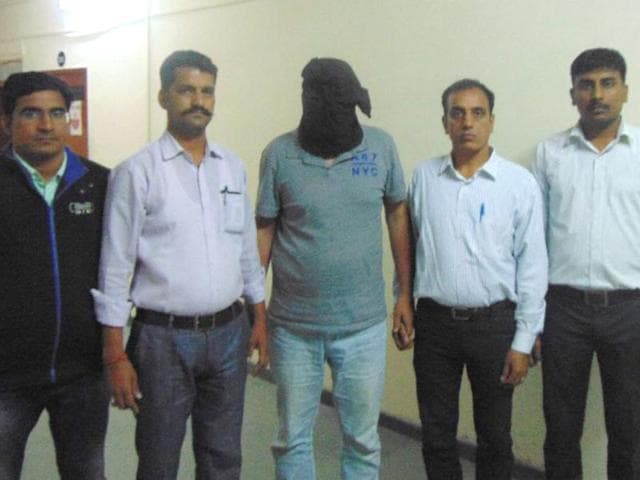 Alleged Islamic State operative Haji Khaleel Ahmed Bakhaid was produced in the district and sessions court on Thursday and sent to a 7-day police custody.(HT Photo) Alleged Islamic State operative Haji Khaleel Ahmed Bakhaid was produced in the district and sessions court on Thursday and sent to a 7-day police custody.(HT Photo)