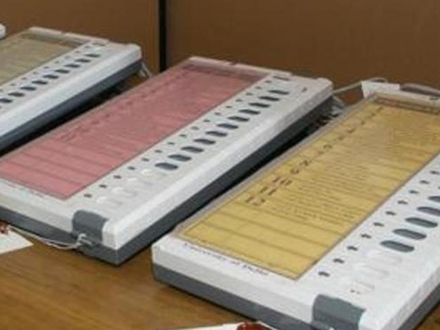 There may be breakdown of a part in the machine due to some mechanical fault and even if the machine breaks down, it can be changed and the data stored in it can be retrieved, said EC officials. (HT File Photo) There may be breakdown of a part in the machine due to some mechanical fault and even if the machine breaks down, it can be changed and the data stored in it can be retrieved, said EC officials. (HT File Photo)