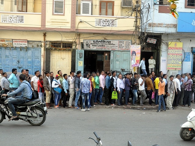 The currency ban impact has been more severe on the sectors that are heavily dependent on freight movement, including soybean processing industry.(Arun Mondhe/HT)