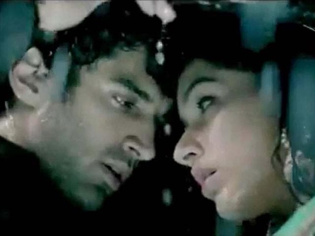 A still from Aashiqui 2 featuring Shraddha Kapoor and Aditya Roy Kapur (YouTube)