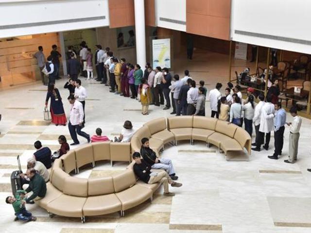 Delhi private hospitals have been asked to accept cheques and demand drafts from patients in the wake of demonetisation of high-value currency. (Sanjeev Verma/HT File Photo) Delhi private hospitals have been asked to accept cheques and demand drafts from patients in the wake of demonetisation of high-value currency. (Sanjeev Verma/HT File Photo)