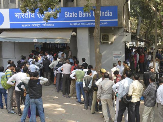 The directive comes against the backdrop of reports that some are using other persons’ bank accounts to convert their black money into new denomination notes.(Sakib Ali/HT Photo) The directive comes against the backdrop of reports that some are using other persons’ bank accounts to convert their black money into new denomination notes.(Sakib Ali/HT Photo)