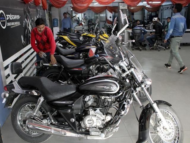 Data from the regional transport department shows that the sale of bikes has dipped. Only 327 people registered for two-wheelers from November 9 to November 14, owing to demonetisation. (Ameeruddin/HT Photo) Data from the regional transport department shows that the sale of bikes has dipped. Only 327 people registered for two-wheelers from November 9 to November 14, owing to demonetisation. (Ameeruddin/HT Photo)