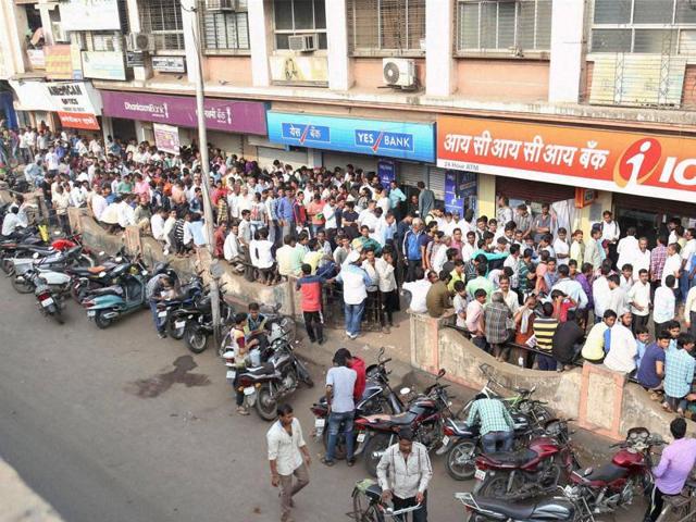 People stand in long queues outside a bank to exchange their old Rs 500 and 1000 notes in Bhiwandi, Mumbai in Wednesday.(PTI Photo)