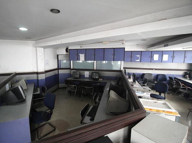 The deserted office of banned newspaper Kashmir Reader in Srinagar.(Waseem Andrabi /HT Photo)