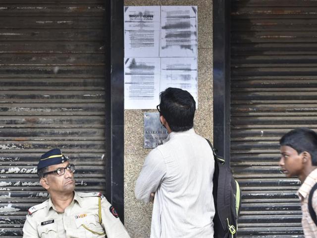 The notice issued to the IRF at Dongri on Friday.(Anshuman Poyrekar/HT)