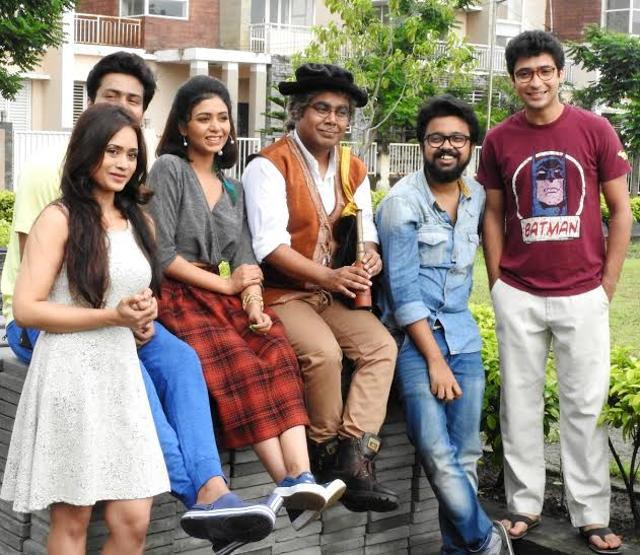 Producer Joy Ganguly of Colkatay Columbus blames the cash crisis for the abysmal box office performance of the film. The film stars funnyman Mir in the role of explorer Christopher Columbus. (Mojo Productions)