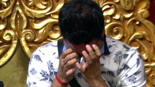 Karan became a favourite quite early in the game. It wasn’t even a week inside the home when he was found crying for his wife on Karwachauth and even observed fast for her. (COLORS)