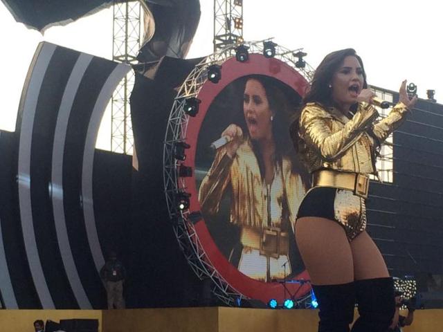 Demi Lovato performs at the Global Citizen Festival concert in Mumbai.(Twitter)