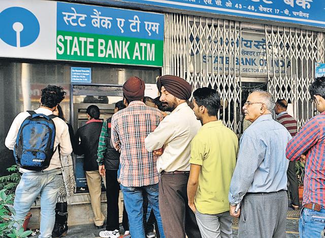 People queuing up in front of an SBI ATM at Sector 17 in Chandigarh on Friday. (Keshav Singh/HT Photo) People queuing up in front of an SBI ATM at Sector 17 in Chandigarh on Friday. (Keshav Singh/HT Photo)