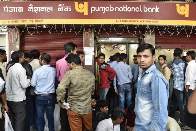 Left in the lurch (2.30pm): Bank closed doors, ATMs save the day. (Saumya Khandelwal/HT Photo) Left in the lurch (2.30pm): Bank closed doors, ATMs save the day. (Saumya Khandelwal/HT Photo)