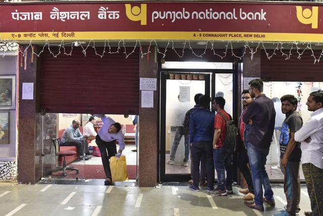 Slipping out (5.30pm): The queue outside the ATM continues as a bank employee wraps up for the day. (Saumya Khandelwal/HT Photo) Slipping out (5.30pm): The queue outside the ATM continues as a bank employee wraps up for the day. (Saumya Khandelwal/HT Photo)