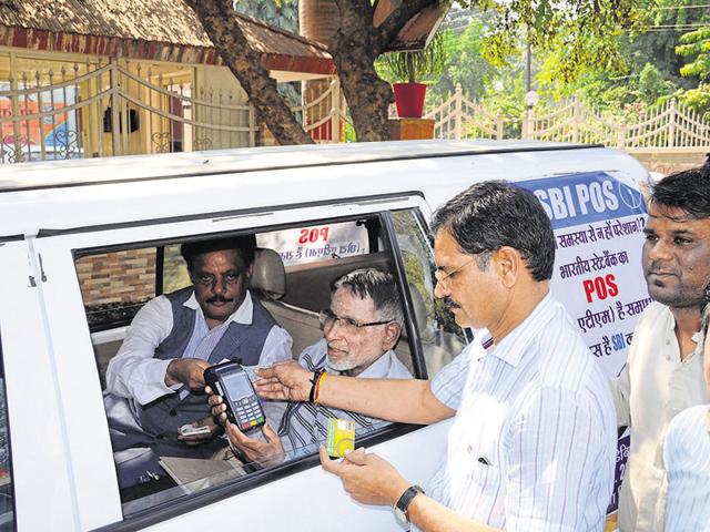 State Bank of India’s mobile ATM van allows a customer to withdraw cash in Bhopal on Friday. (Chandresh Mathur/ HT photo) State Bank of India’s mobile ATM van allows a customer to withdraw cash in Bhopal on Friday. (Chandresh Mathur/ HT photo)