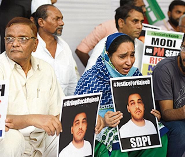 Najeeb Ahmad’s mother and brother along with member of SDPI stage protest demanding justice for the JNU missing student at Jantar Mantar in New Delhi on October 28,2016. (Sonu Mehta/HT File Photo) Najeeb Ahmad’s mother and brother along with member of SDPI stage protest demanding justice for the JNU missing student at Jantar Mantar in New Delhi on October 28,2016. (Sonu Mehta/HT File Photo)