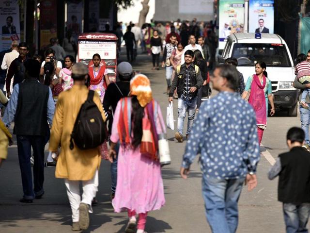 People visit the Pragati Maidan trade fair 2016, in New Delhi on Saturday. (Arun Sharma/Hindustan Times) People visit the Pragati Maidan trade fair 2016, in New Delhi on Saturday. (Arun Sharma/Hindustan Times)