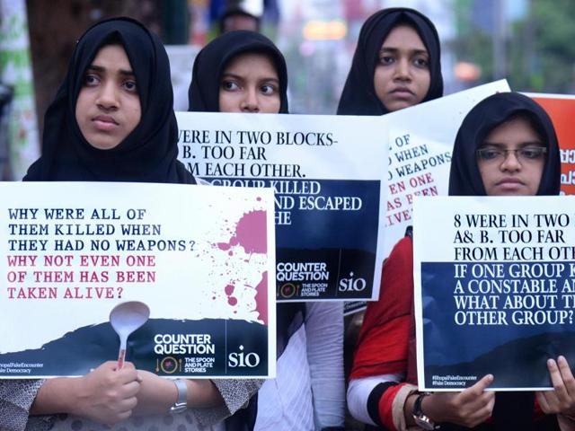 Students Islamic Organisation of India (SIO) activists stage a protest in front of the secretariat in Thiruvananthapuram against the Madhya Pradesh government over the killing of eight SIMI activists who allegedly escaped from a jail in Bhopal.(PTI) Students Islamic Organisation of India (SIO) activists stage a protest in front of the secretariat in Thiruvananthapuram against the Madhya Pradesh government over the killing of eight SIMI activists who allegedly escaped from a jail in Bhopal.(PTI)
