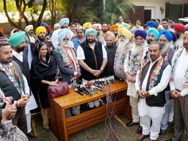 Punjab Pradesh Congress president Captain Amarinder Singh welcomes Punjab's former minister Swaran Singh Phillaur and his associates on joining Congress at a press conference in Chandigarh. (PTI Photo) Punjab Pradesh Congress president Captain Amarinder Singh welcomes Punjab's former minister Swaran Singh Phillaur and his associates on joining Congress at a press conference in Chandigarh. (PTI Photo)