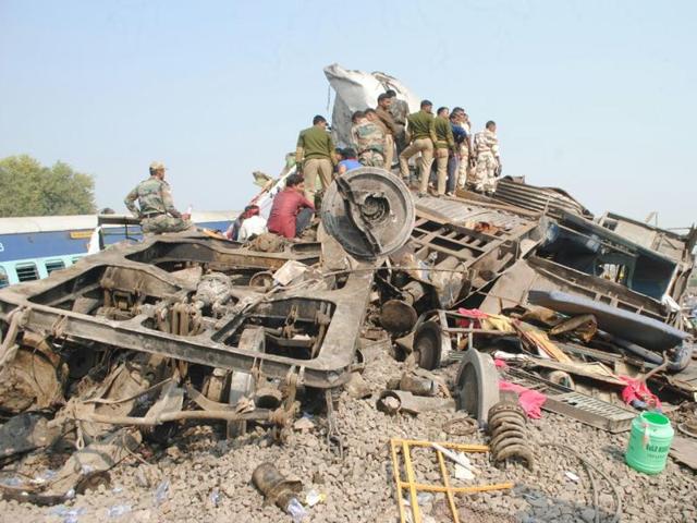 Green corridors were set between the accident site and the hospitals in Kanpur. (HT Photo)