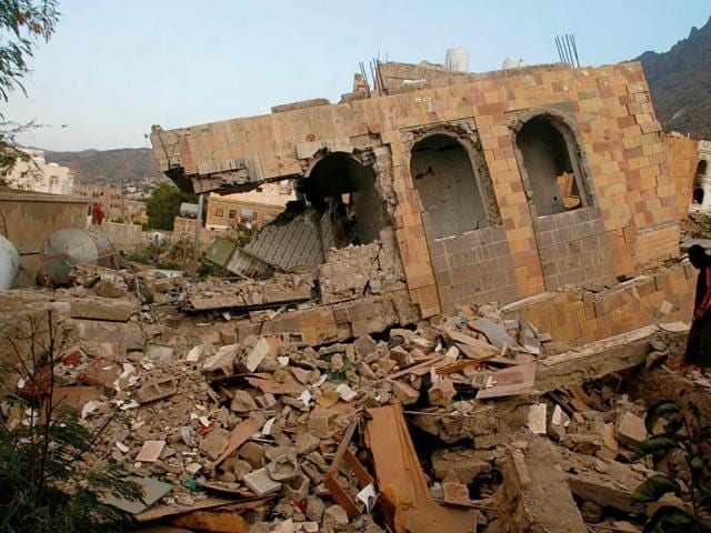 A man walks on the rubble of a house destroyed during recent battles between Houthi fighters and pro-government fighters. (REUTERS Photo) A man walks on the rubble of a house destroyed during recent battles between Houthi fighters and pro-government fighters. (REUTERS Photo)