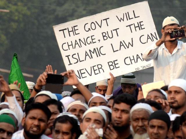 Muslim activists and law board members take out a rally at the Park Circus Maidan after the conclusion of the board’s 25th general meeting in Kolkata on Sunday, Nov 20, 2016.(Prateek Choudhuy/ HT Photo) Muslim activists and law board members take out a rally at the Park Circus Maidan after the conclusion of the board’s 25th general meeting in Kolkata on Sunday, Nov 20, 2016.(Prateek Choudhuy/ HT Photo)