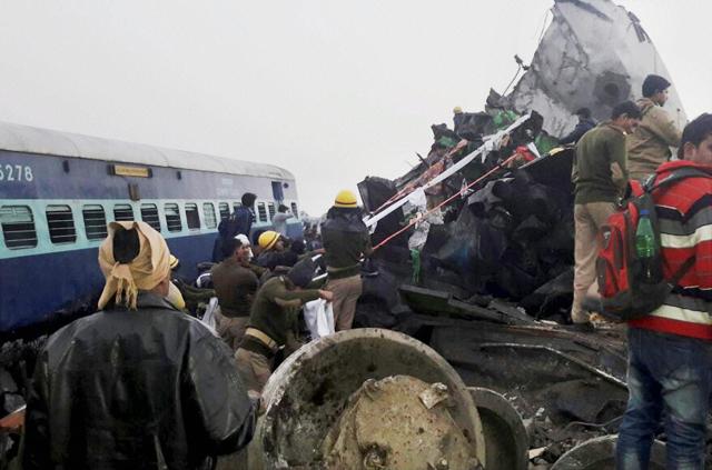 Kanpur: Rescue and relief works in progress after the Indore-Patna express derailed near Kanpur Dehat on Sunday morning. PTI Photo (PTI11_20_2016_000094B)(PTI)