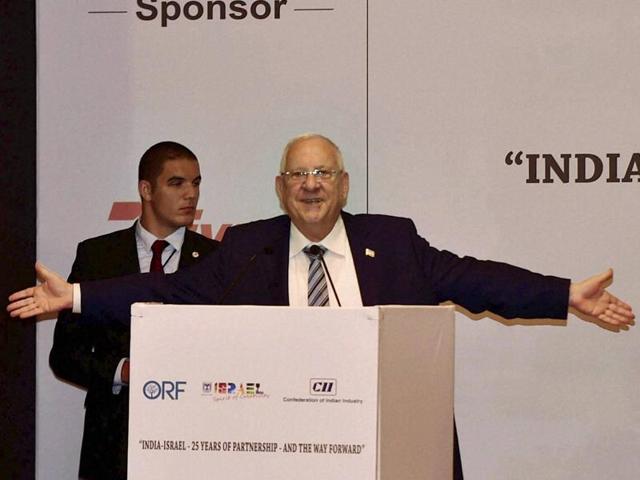 Israeli President Reuven Rivlin (left) and his Indian counterpart Pranab Mukherjee cut the ribbon as they inaugurate the international agriculture fair "CII Agro Tech 2016" in Chandigarh, India, November 20, 2016. (REUTERS) Israeli President Reuven Rivlin (left) and his Indian counterpart Pranab Mukherjee cut the ribbon as they inaugurate the international agriculture fair "CII Agro Tech 2016" in Chandigarh, India, November 20, 2016. (REUTERS)
