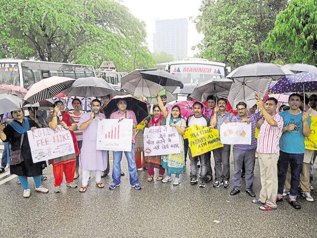 Parents have held protests and demonstrations against fee hike and submitted representations to officials. (Burhaan Kinu/HT File Photo) Parents have held protests and demonstrations against fee hike and submitted representations to officials. (Burhaan Kinu/HT File Photo)