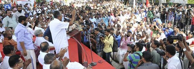 Kerala chief minister Pinarayi Vijayan speaks to those gathered at a dharna in front of the RBI regional office in Thiruvananthapuram on November 18. (By special arrangement) Kerala chief minister Pinarayi Vijayan speaks to those gathered at a dharna in front of the RBI regional office in Thiruvananthapuram on November 18. (By special arrangement)