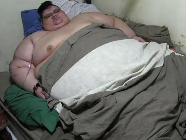 <p>The reportedly heaviest man in the world is preparing to undergo treatment in Mexico to shed excess from his 500-kilo weight, as doctors fear for his life. According to media, 32-year-old Juan Pedro weighs 500 kilos and is largely bed-ridden due to his large size. He will be put on a treatment to help shed some weight. Juan Pedro has battled obesity all of his life, but the problem took a turn for the worse following an injury at 17.</p>