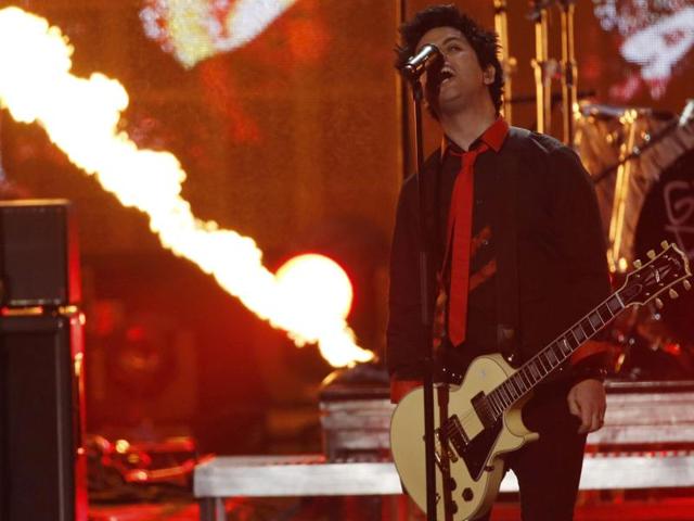Green Day performs "Bang Bang" at the 2016 American Music Awards in Los Angeles, California, on Sunday. (REUTERS) Green Day performs "Bang Bang" at the 2016 American Music Awards in Los Angeles, California, on Sunday. (REUTERS)