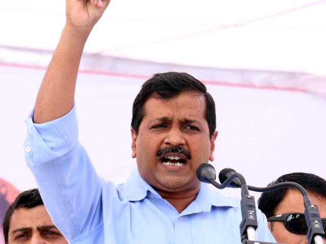 Aam Aadmi Party (AAP) chief Arvind Kejriwal and Sangrur MP Bhagwant Mann at a rally in Kotshamir village at Bathinda on Monday. (Sanjeev Kumar/Hindustan Times) Aam Aadmi Party (AAP) chief Arvind Kejriwal and Sangrur MP Bhagwant Mann at a rally in Kotshamir village at Bathinda on Monday. (Sanjeev Kumar/Hindustan Times)