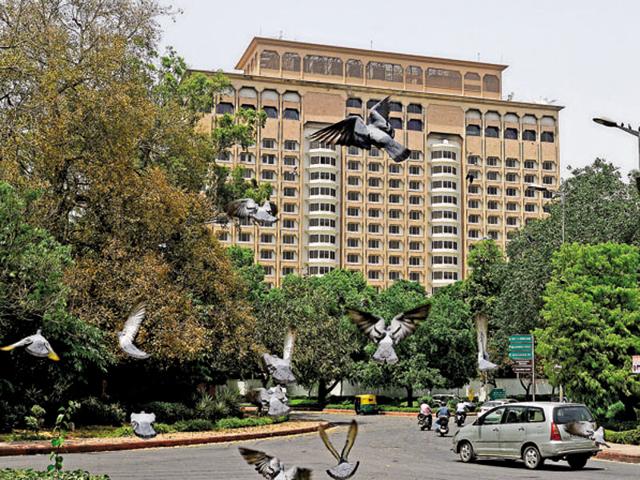 A view of the restaurant at Hotel Taj Mansingh, which is located in the heart of the city in Lutyen’s Delhi. (HT File Photo) A view of the restaurant at Hotel Taj Mansingh, which is located in the heart of the city in Lutyen’s Delhi. (HT File Photo)