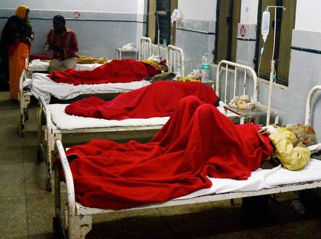 People injured in the Patna-Indore Express accident being treated at a hospital in Kanpur Dehat.(PTI File Photo)