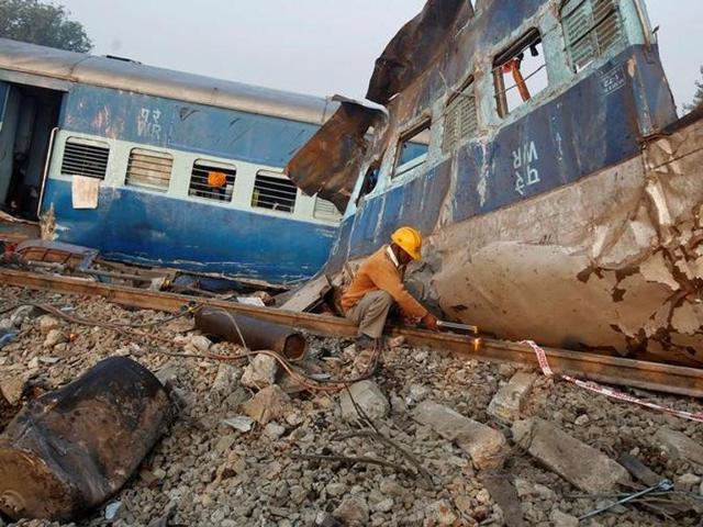 A railway employee cuts a railway track at the site of Sunday's train derailment in Pukhrayan, south of Kanpur city.(Reuters Photo) A railway employee cuts a railway track at the site of Sunday's train derailment in Pukhrayan, south of Kanpur city.(Reuters Photo)