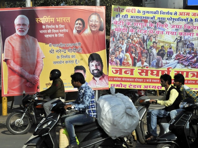 Prime Minister Narendra Modi had on November 8 evening announced scrapping of Rs 500 and Rs 1,000 notes as legal tender, in order to target black money hoarders and contain circulation of counterfeit currencies.(Arun Mondhe/HT)