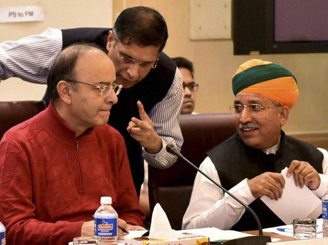 Union finance minister Arun Jaitley with MoS finance Arjun Ram Meghwal and chief economic adviser Arvind Subramanian at a pre-budget meeting, in New Delhi on Saturday.(PTI)