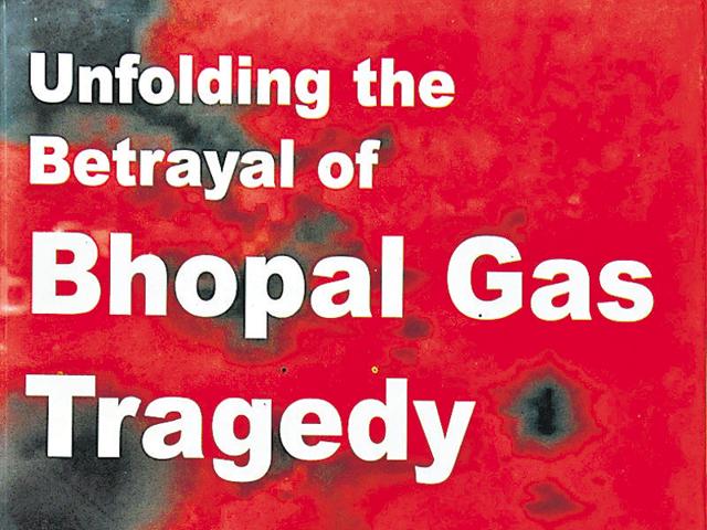 A file photo shows protesters demanding action against Union Carbide chairman Warren Anderson.(HT)