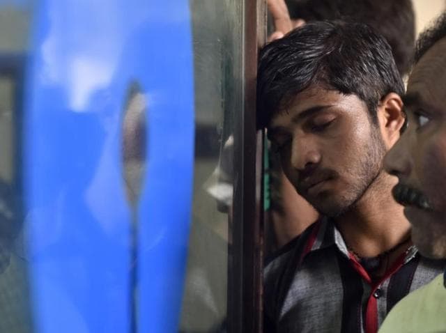 Too tired for a queue, now it’s time for some shut eye. (Arijit Sen/HT PHOTO) Too tired for a queue, now it’s time for some shut eye. (Arijit Sen/HT PHOTO)