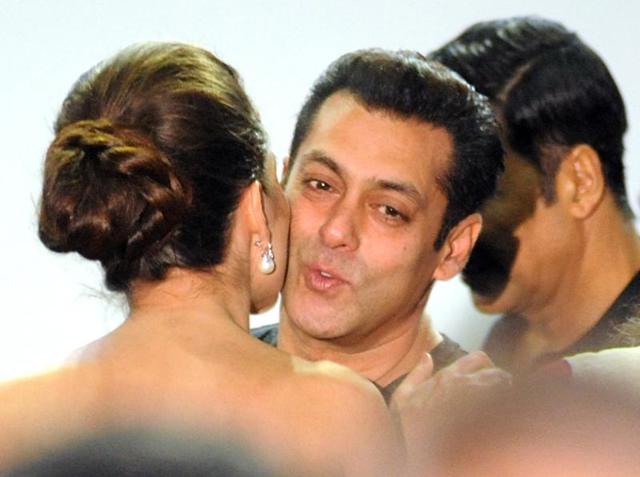 Salman Khan and Amy Jackson met onstage. Amy is playing an important role opposite Rajinikanth in 2.0. (AFP Photo)