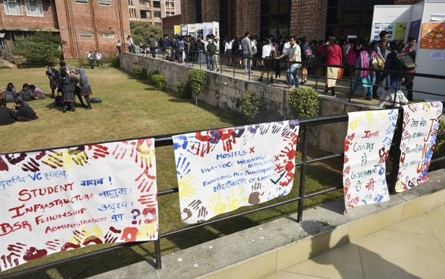School students at the JNU on the one of its kind First Open Day for school at JNU Campus in New Delhi. (Photo by Vipin Kumar/ Hindustan Times) (Vipin Kumar/HT PHOTO) School students at the JNU on the one of its kind First Open Day for school at JNU Campus in New Delhi. (Photo by Vipin Kumar/ Hindustan Times) (Vipin Kumar/HT PHOTO)