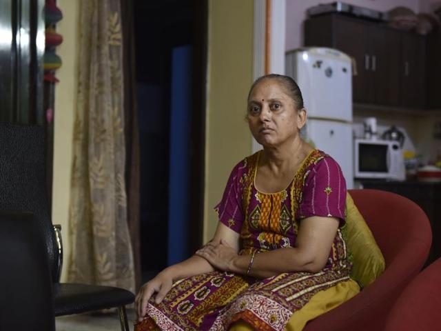 Manju Gupta, pictured here, is barely able to move after being treated at a private hospital for a stroke. She has filed a complaint of negligence with the Delhi Medical Council.(Saumya Khandelwal/Hindustan Times)