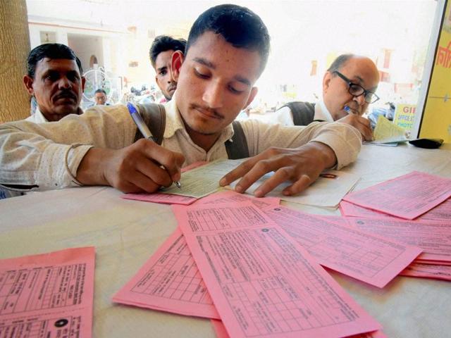 A man fills forms at a bank to exchange old Rs 500 and Rs 1000 notes in Bikaner. (PTI Photo) A man fills forms at a bank to exchange old Rs 500 and Rs 1000 notes in Bikaner. (PTI Photo)